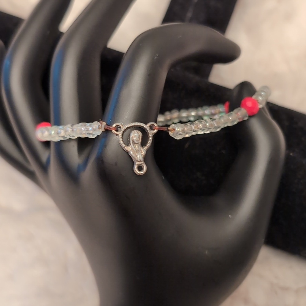 💵2/$10Bundle and Save💵 Clear Beaded Stretch Bracelet With Silver Toned Focus